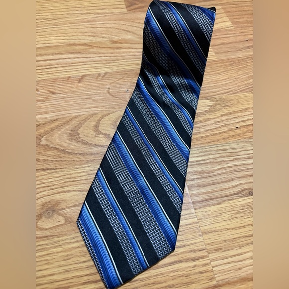 Pronto Uomo Black and Blue Striped Tie 100% Silk - Picture 1 of 4